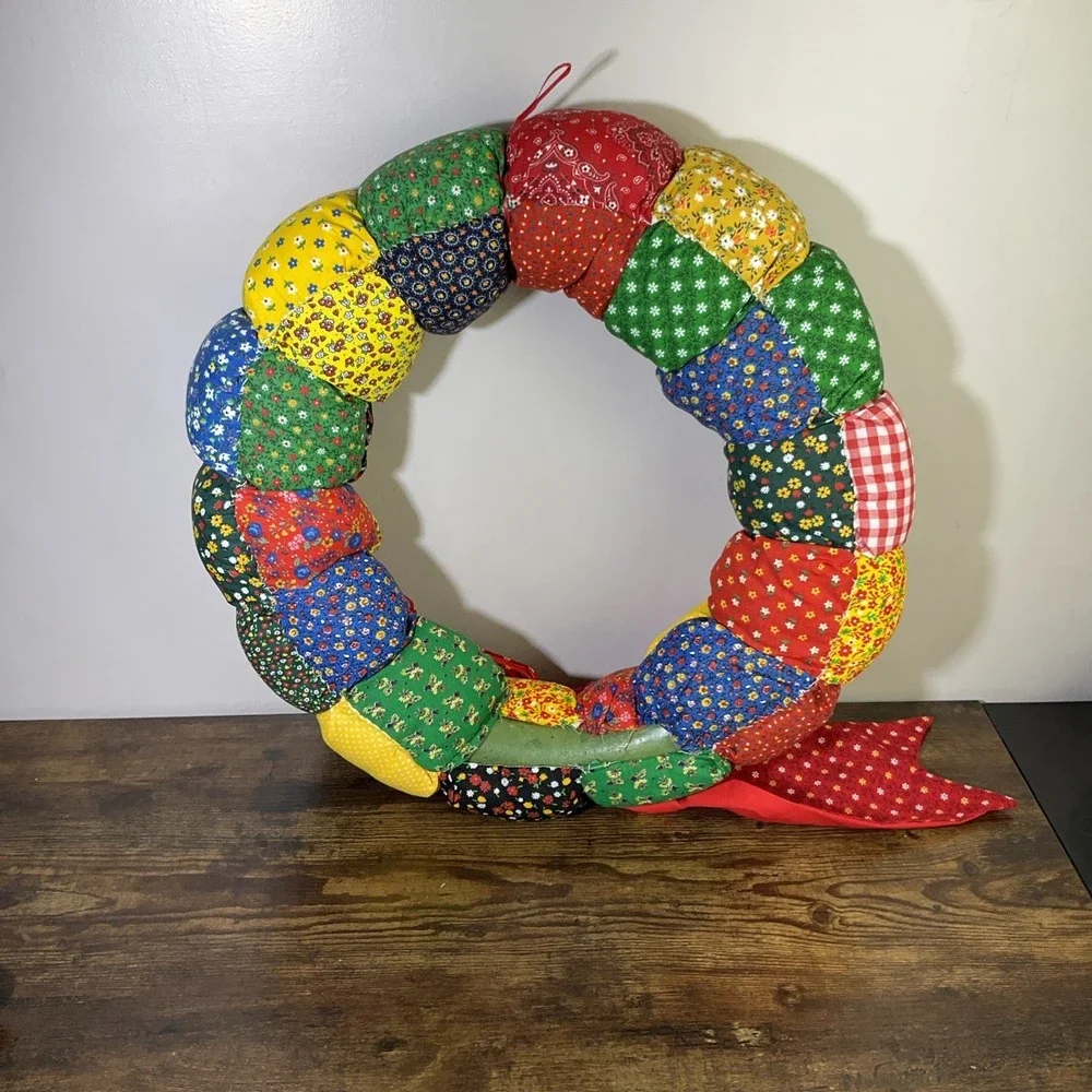 Vintage Hand Stitched Quilt Patch Work Fabric Wreath 19